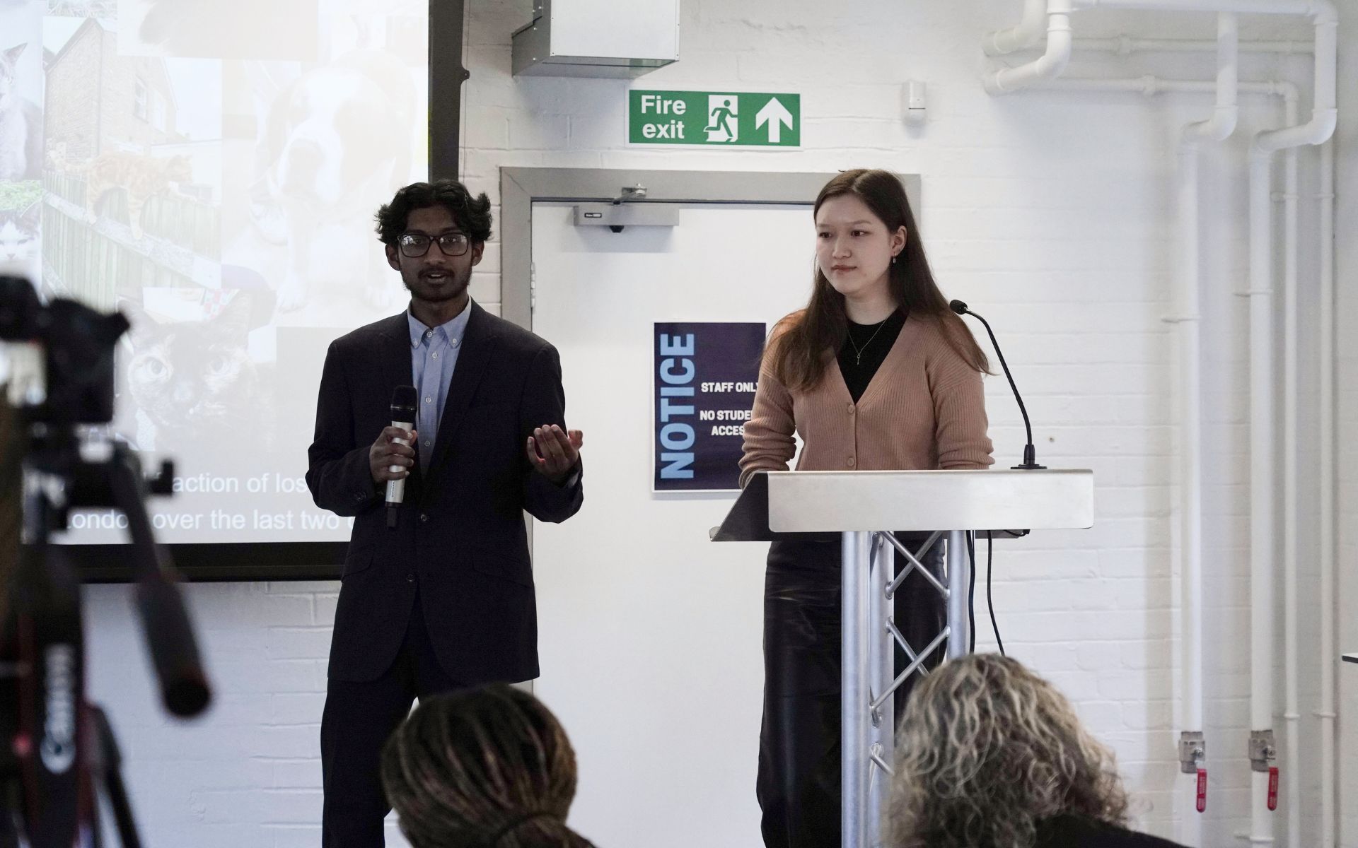 students pitching at event 